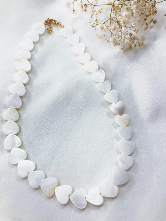 Colar corações madrepérola