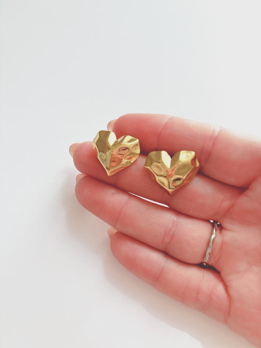 Brincos corações martelados